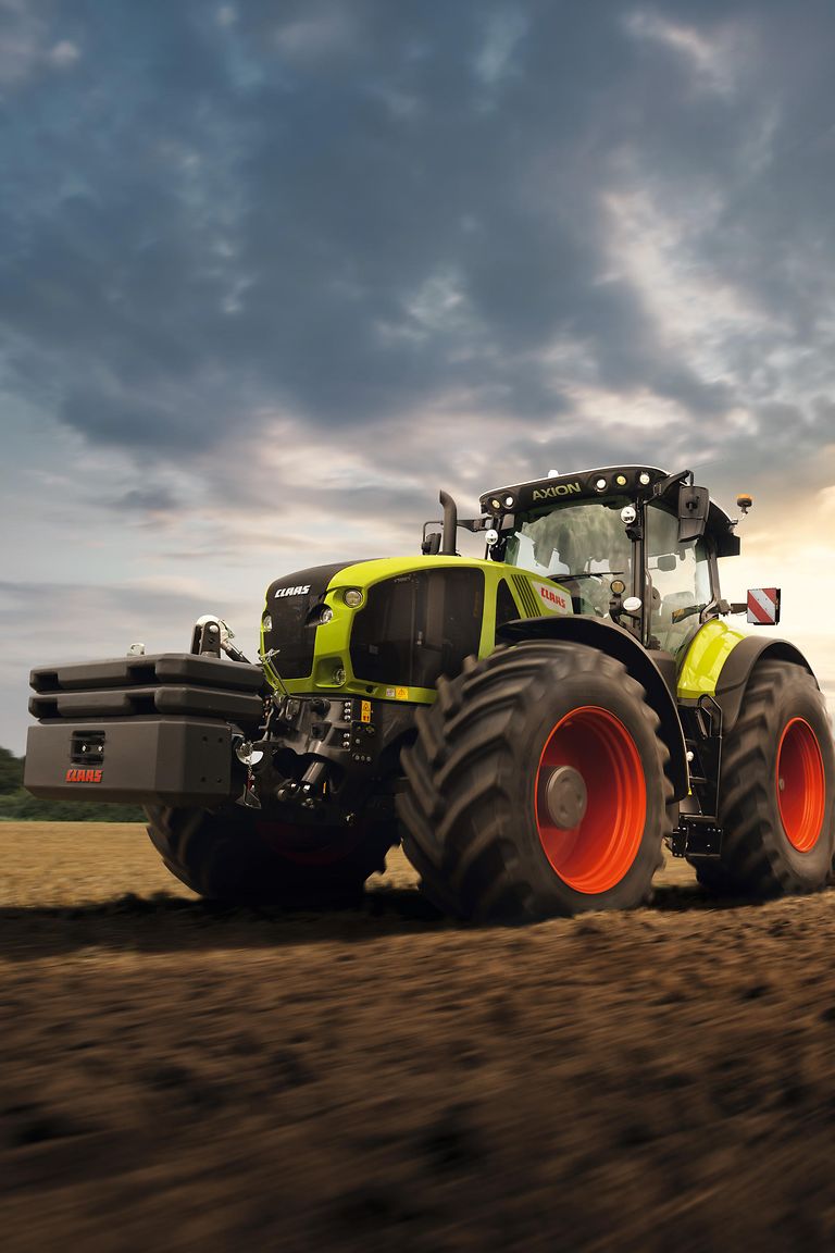 tractors_stage