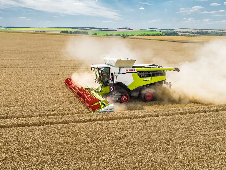 471322_27 LEXION 8600 TERRA TRAC med VARIO 1080 under tresking av hvete.
